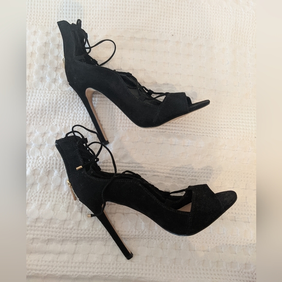 Black strappy heels - Picture 2 of 3